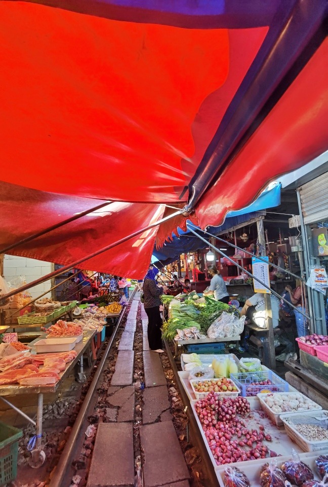 Maeklong Railway Market Schirme